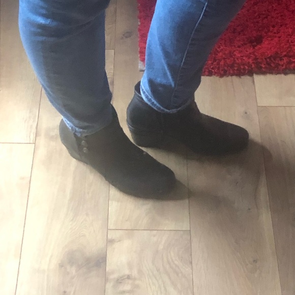 Clark’s booties - Picture 1 of 8